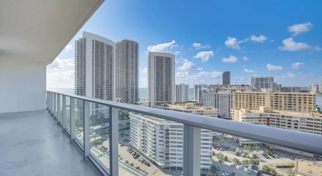 Walk to Hollywood Beach: Upscale 16th-floor Condo, Book Lejlighed Hollywood Panhandle Florida