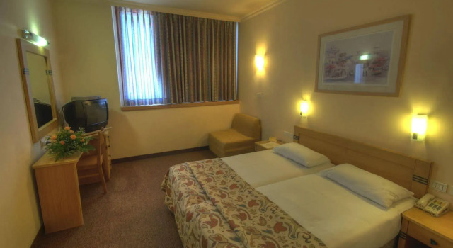 Inbar Hotel, Prenota Hotel Arad Negev