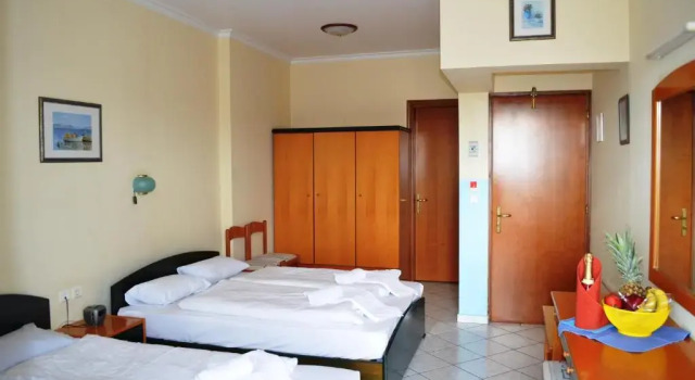 Трёхместный номер Standard Hotel Europe