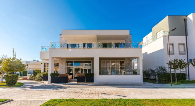 2-br Apartment by the Beach - Jasemin