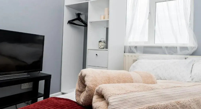 Двухместный номер Economy Shirley house 2, Self Catering Guest House, Self Check in, Smart locks, 10 min Walk to Southampton General, Aspire and Princess Anne Hospitals, Access to Fully Equipped Kitchen, Excellent Transport Links, Ideal for Longer Stays and Hospital Shifts