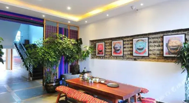 Caiyunju Hotel, Buchen Sie Hotel Luoping Yunnan