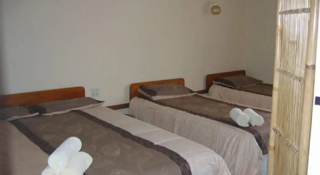 Апартаменты Glow Worm Motel