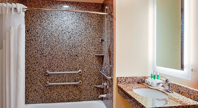 Четырёхместный люкс c 1 комнатой Holiday Inn Express and Suites Missoula by IHG