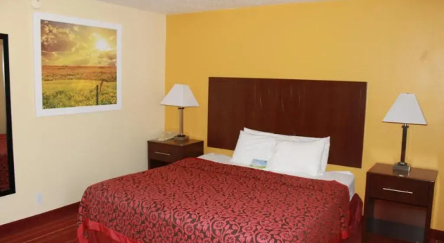 Двухместный номер Standard Days Inn by Wyndham Walcott Davenport