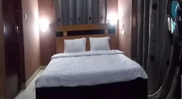 Momak 2 Hotel & Suites, Buchen Sie Hotel Iseyin Oio