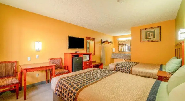 Четырёхместный номер Standard Crown Inn