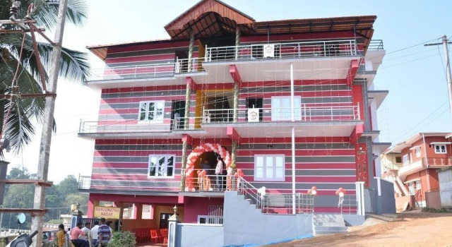 Iroomz Sri Vinayaka Comforts, Varaa Hotelli Hotellit Bangalore pysäköinnillä, Pysäköinti