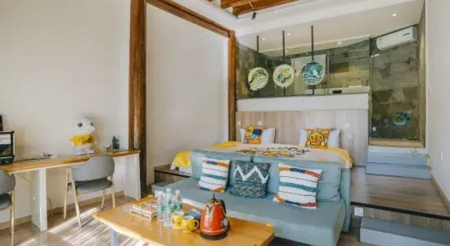 Номер Luxury Yunshang Time Lake View Hot Spring Resort Homestay (Heshun Branch)