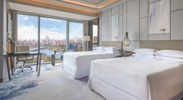 Четырёхместный номер Standard с видом на реку Sheraton Guangzhou Nansha Hotel