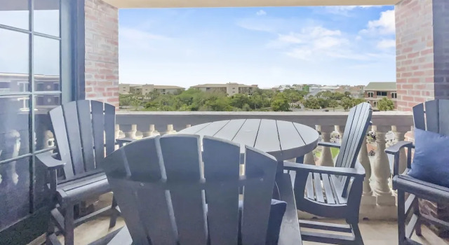 The Flipside 30A - 3 Br condo by RedAwning