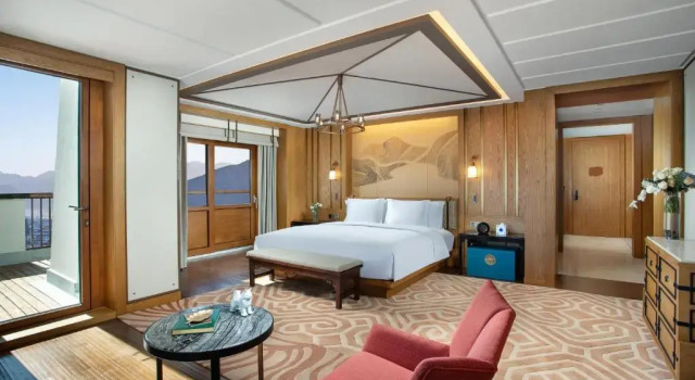 Двухместный люкс Hotel Indigo Diqing Moonlight City by IHG