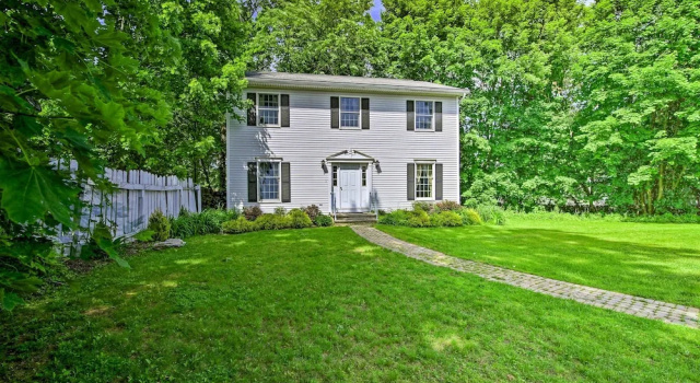 Коттедж с 3 комнатами Walk to Dining: Downtown Lenox Guest House!
