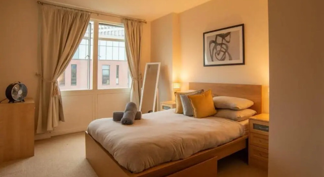 Urban Couples Retreat Apart- Pool Table & Balcony, Забронировать Отель Отели Бристоля 3 звезды, рядом с We The Curious, 3*