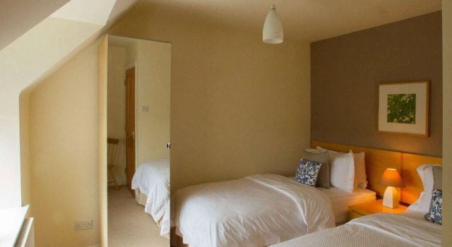 Cottage in Jedburgh With Stunning Views, Забронировать Дом для отпуска Отели Шотландских границ с парковкой, Парковка