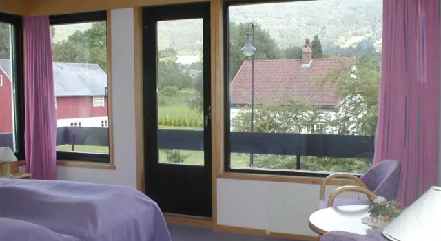 Двухместный номер Standard с видом на горы Innvik Fjordhotel - Misjonheimen