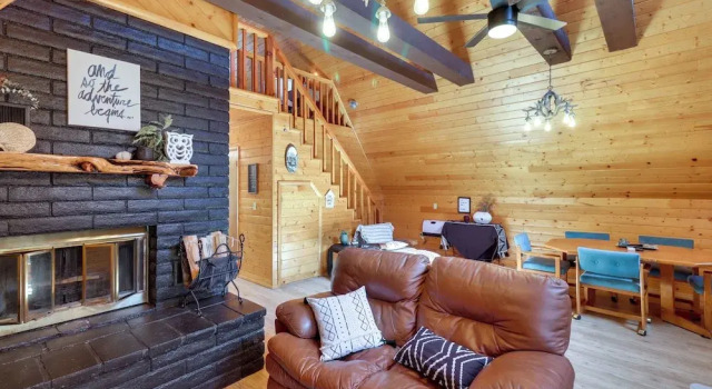 Rustic-modern Overgaard Cabin w/ Decks & Fire Pit!, Забронировать Дом для отпуска Overgaard штат Аризона