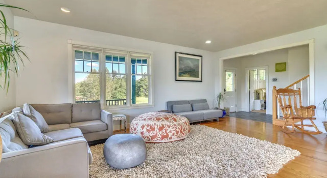 Rainier Home on 20 Acres w/ Blueberry Farm!, Reserva ahora Hotel Rainier Estados Unidos