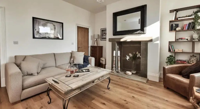 LUXURY - 3 BED - Log Burner - LONG STAYS - Dog Friendly - COLNE, Prenota Hotel Colne 