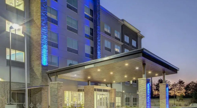 Holiday Inn Express & Suites Charlotte Southwest by IHG, Забронировать Отель Отели Шарлотте с парковкой, Парковка