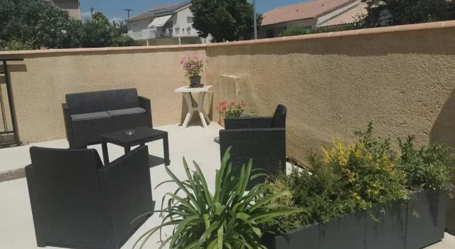 Appartement agréable et spacieux ensoleillé, Book Apartment Hotels in Valros with Parking, Parking