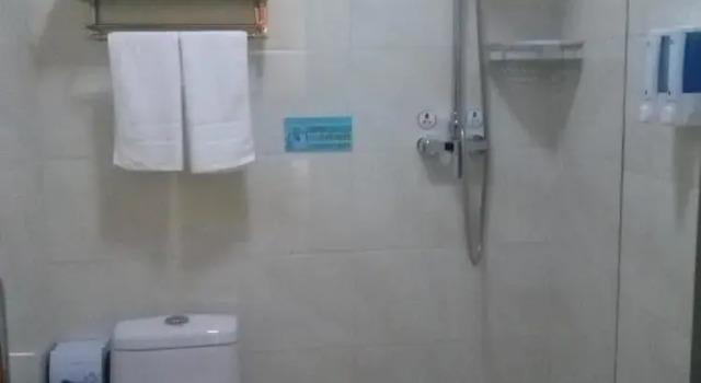 Xinding Business Hotel(西安鑫鼎商务酒店（吾悦广场阿房宫南地铁站店）), Boek Hotel Hotels in Shaanxi met parkeren, Parkeren