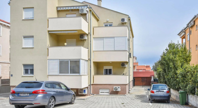 Apartment Jadranka, Забронировать Апартаменты/квартира Отели Биоград-на-Мору с парковкой, рядом с Частный Пляж «Кемп Сенди», Парковка