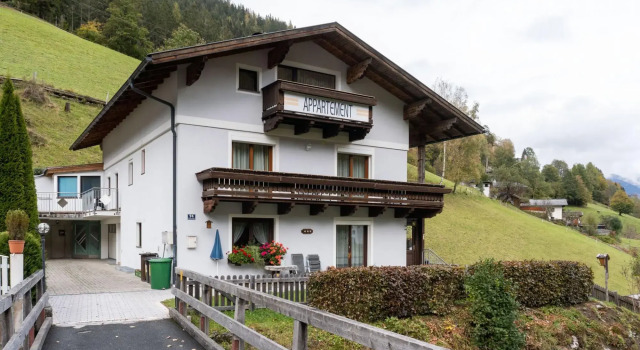 Cozy Holiday Apartment in Zell am See With a Balcony Near the ski Area