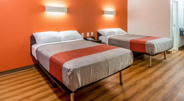 Четырёхместный номер Standard Motel 6-Arlington, TX - UTA