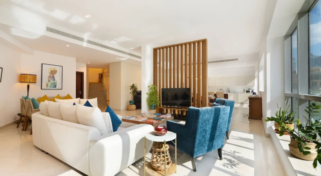 Maison Privee - Stunning 3-Floor Villa with Kids Room & Rooftop Terrace over Dubai Marina, Забронировать Вилла Виллы Эмирата Дубая, рядом с Dubai Marina Yacht Club, Вилла