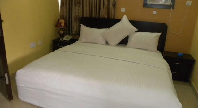 Grandy Suites Hotel