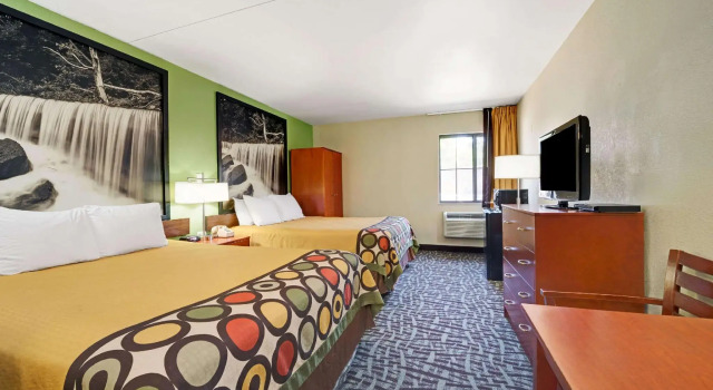 Четырёхместный номер Deluxe Spark by Hilton Wichita East