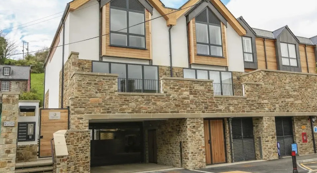 Saltstone, 3 Island Place