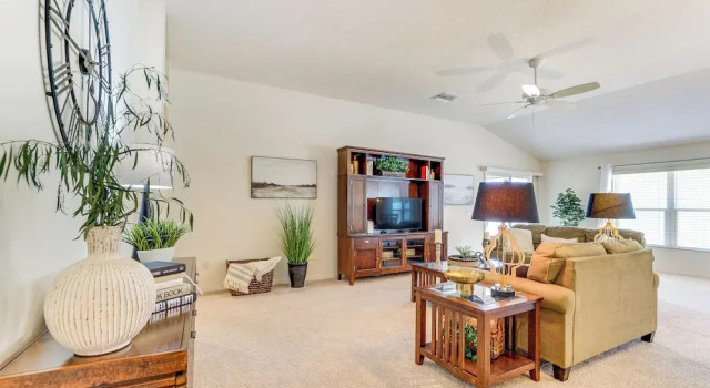< 1 Mi to Brownwood Paddock Square: Home w/ Patio!, Book Feriehus Sommerhuse i Wildwood, Hytte