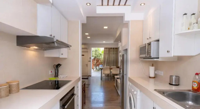 Townhouse by the sea Pirate Harbor, Rezerwuj Apartament Hotele w Pafos z basenem, w pobliżu Municipal Baths Beach, Basen