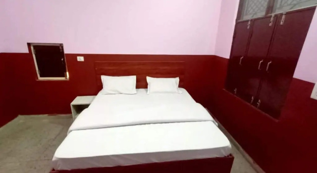 Oyo 89571 Tushar Residency