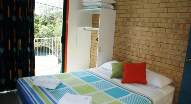 Четырёхместный номер Economy Coolum Budget Accommodation