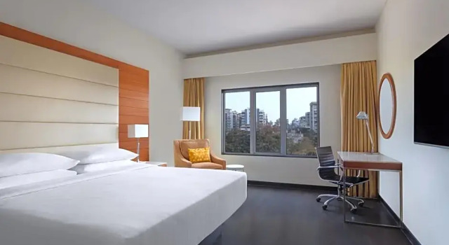 Номер Deluxe Surat Marriott Hotel