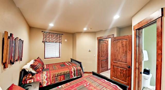 Elegant Townhome with Hot Tub by RedAwning, Rezerwuj Hotel Dillon Vail Ski