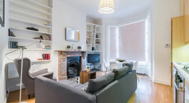 2 Bedroom Flat in West Kensington, Забронировать Отель Бизнес-отели Лондона, рядом с Дом-музей Фредерика Лейтона, 4* 5*