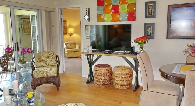 Island-style Condo With Pool, spa and Steps to Beach, Забронировать Курортный отель Отели в центре Марко-Айленд, в центре