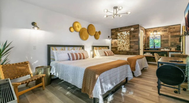 Четырёхместный номер Standard Candlewick Inn and Suites