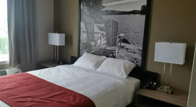 Двухместный номер Standard Super 8 by Wyndham Mont Laurier