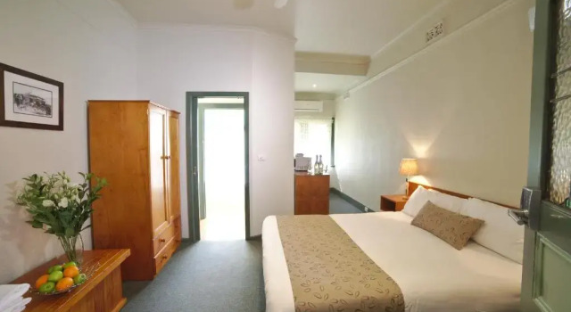 Студия Ballarat Station Apartments Queen Studio with Spa