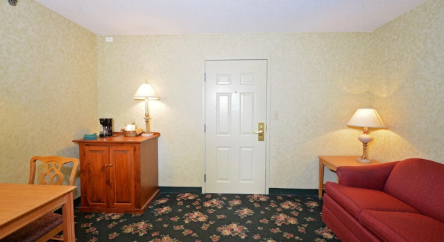 Номер Deluxe OurGuest Inn & Suites Downtown Port Clinton