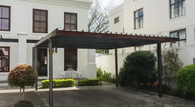 Avemore Mareba Court No 9- with backup power, Забронировать Отель Отели Стелленбос с парковкой, рядом с African Art Boutique Stellenbosch, Парковка
