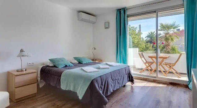 Двухместный номер Standard с балконом Hotel Sable Et Soleil - Port, Plage & Jacuzzi privé
