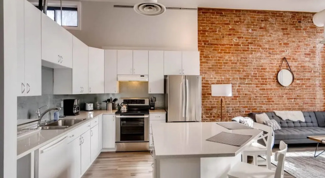 Апартаменты Industrial Design Flat Historic Loft Heart of Lohi