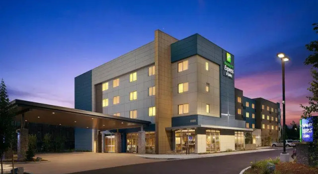 Люкс с видом на море Holiday Inn Express & Suites - Portland Airport - Cascade Stn by IHG