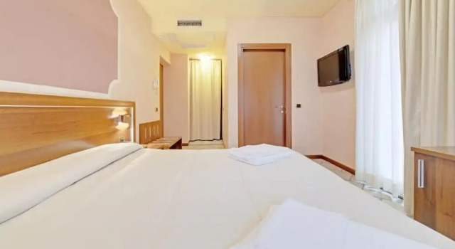 Hotel Grotto Bagat, Book Hotel Lavena–Ponte Tresa Lake Lugano